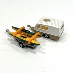 Maisto Trailers Lot Camper Caravan & Kayaks Boats Diecast Toy Vintage PREOWNED